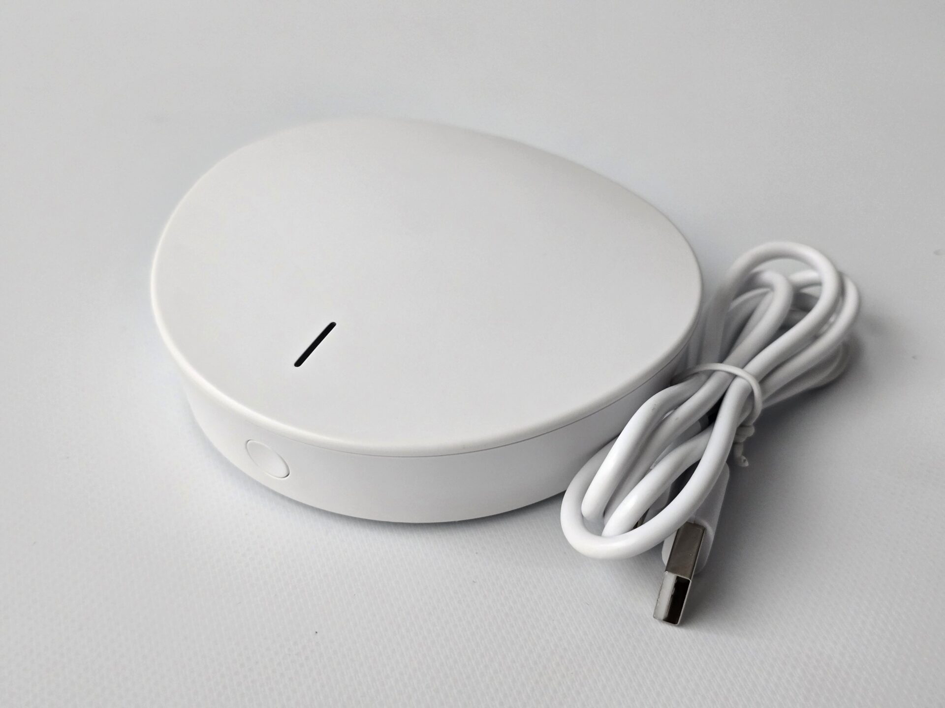 Novo smart home gateway hub for motorized blinds
