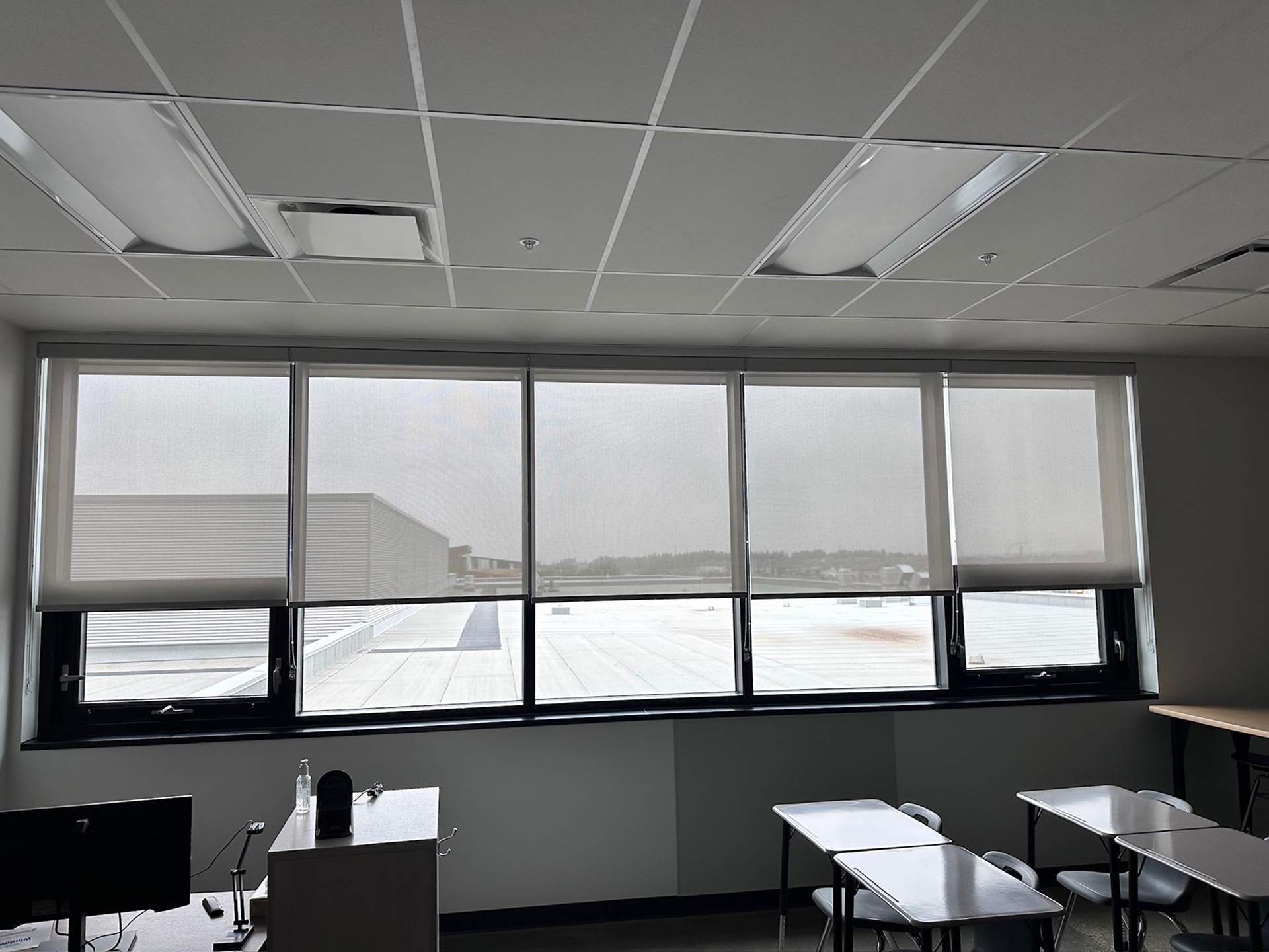 Light-filtering roller blinds for school settings