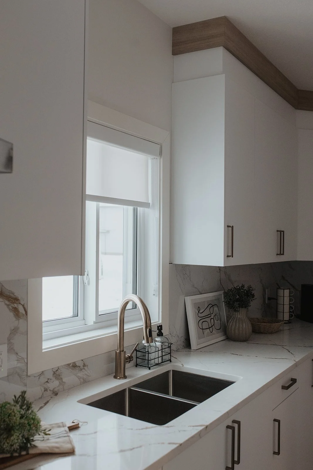 Kitchen space light-filtering roller blinds